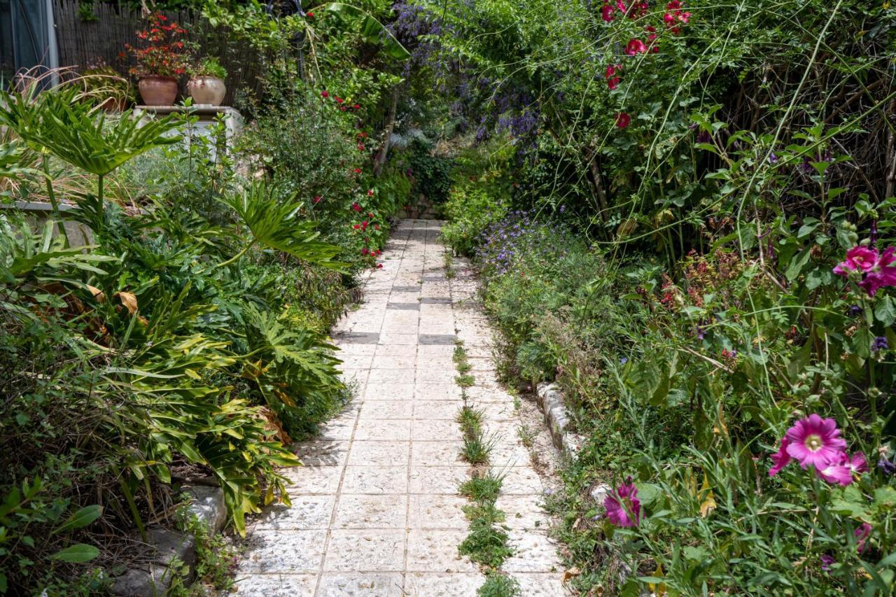 הבית בסמטת תל אביב Villa Rosh Pinna Exteriör bild